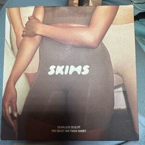 NEW… Skims Seamless Sculpt Thigh Short 4XL